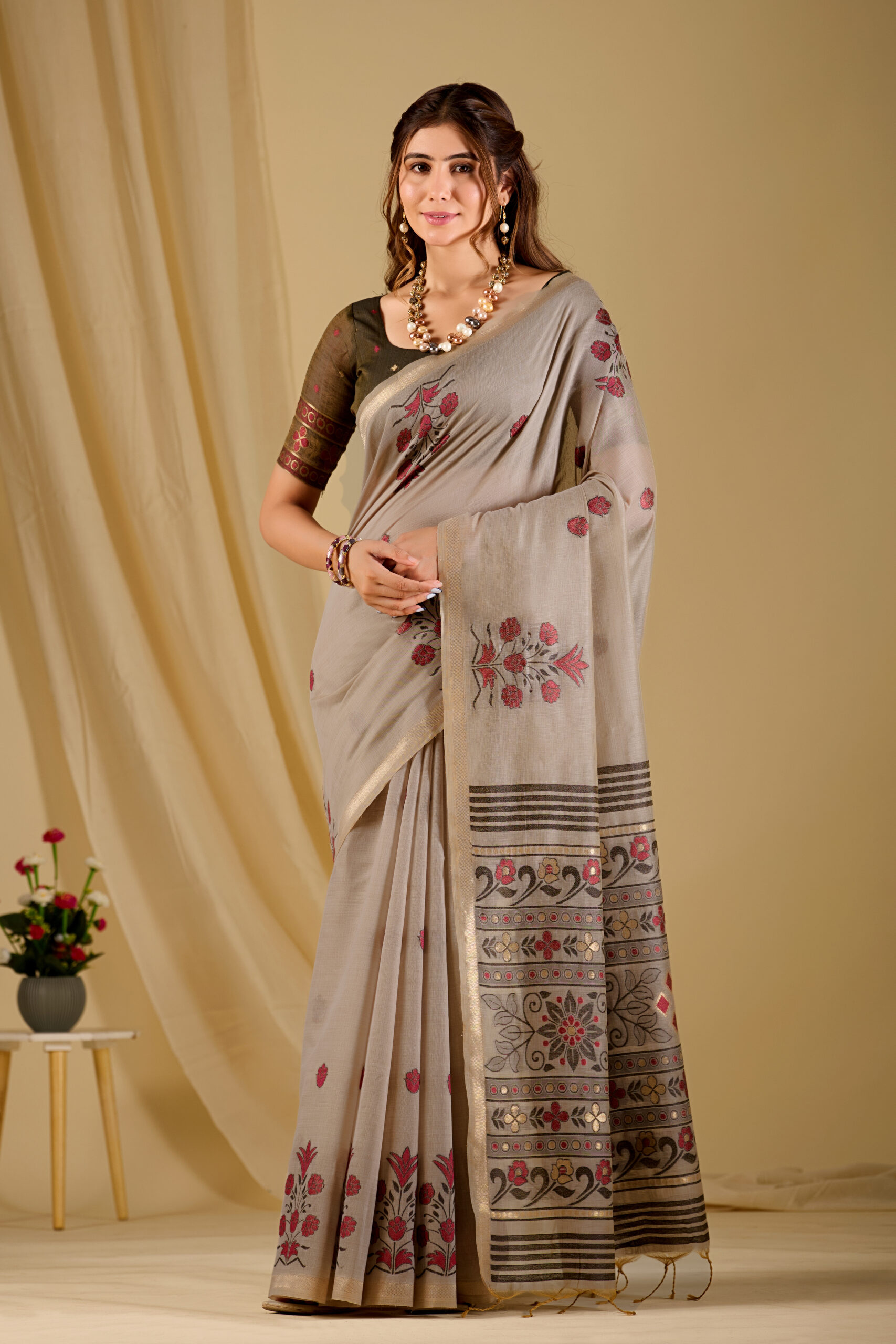 Madhumati Handwoven Jamdani Saree